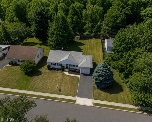 24 Valley View Rd, Hillside Twp., NJ 07205
