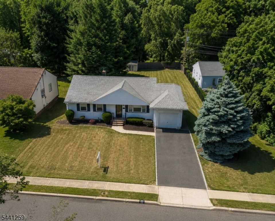24 Valley View Rd, Hillside Twp., NJ 07205