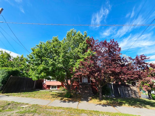 703 N 9th Street, Klamath Falls, OR 97601