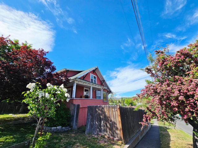 703 N 9th Street, Klamath Falls, OR 97601