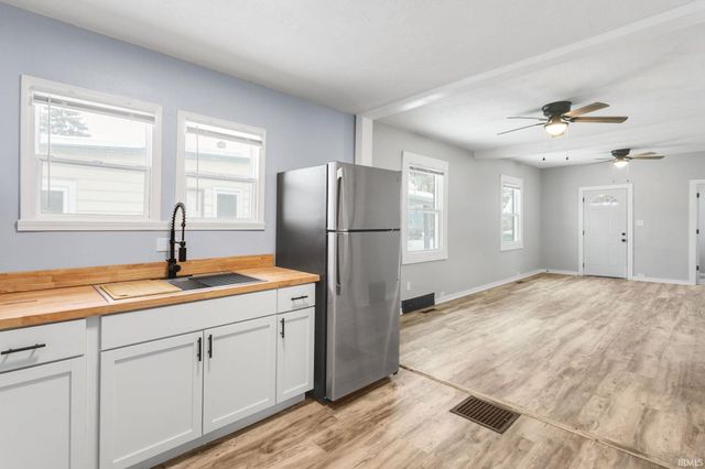 215 E Broadway Street, Mishawaka, IN 46545