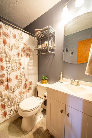 2055 Mission Rd, Salina, KS 67401