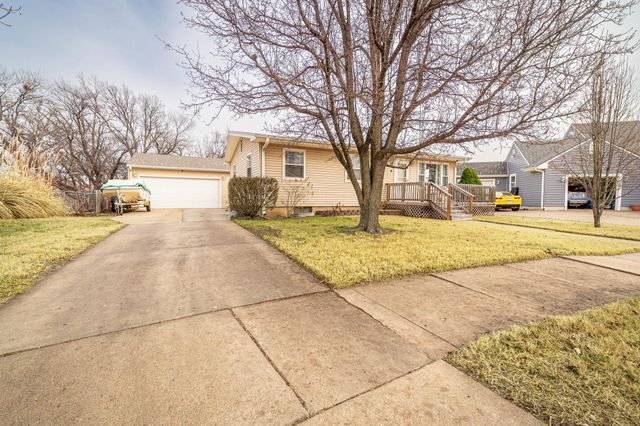 2055 Mission Rd, Salina, KS 67401