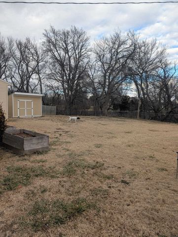 2055 Mission Rd, Salina, KS 67401