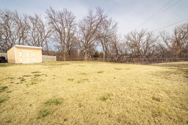 2055 Mission Rd, Salina, KS 67401
