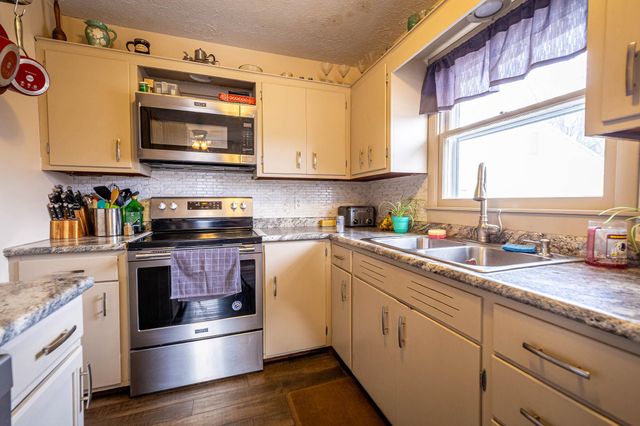 2055 Mission Rd, Salina, KS 67401