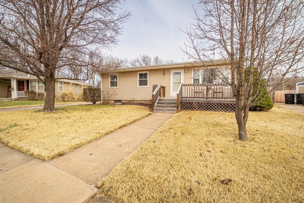 2055 Mission Rd, Salina, KS 67401