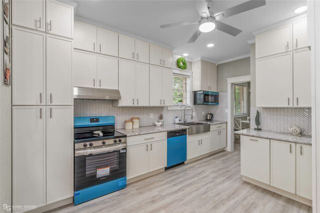 1930 Cross Lake Boulevard, Shreveport, LA 71109