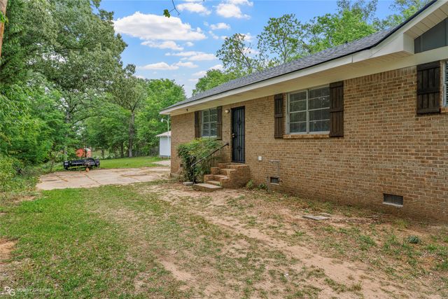 1930 Cross Lake Boulevard, Shreveport, LA 71109