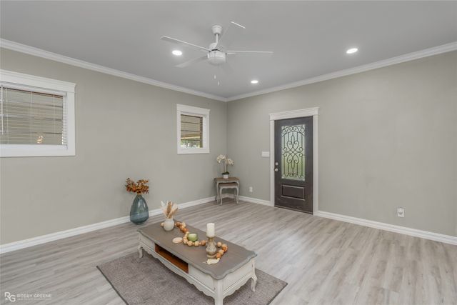 1930 Cross Lake Boulevard, Shreveport, LA 71109