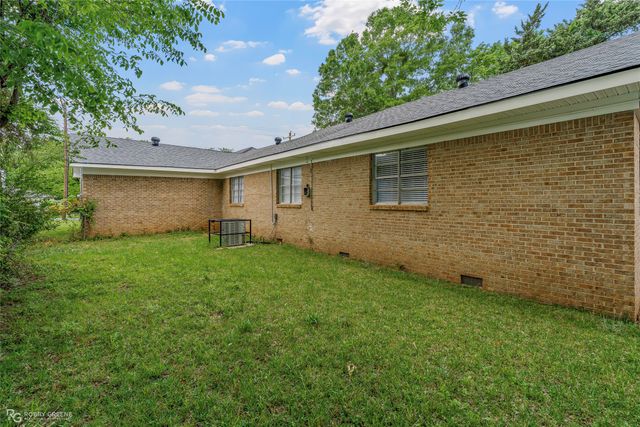 1930 Cross Lake Boulevard, Shreveport, LA 71109