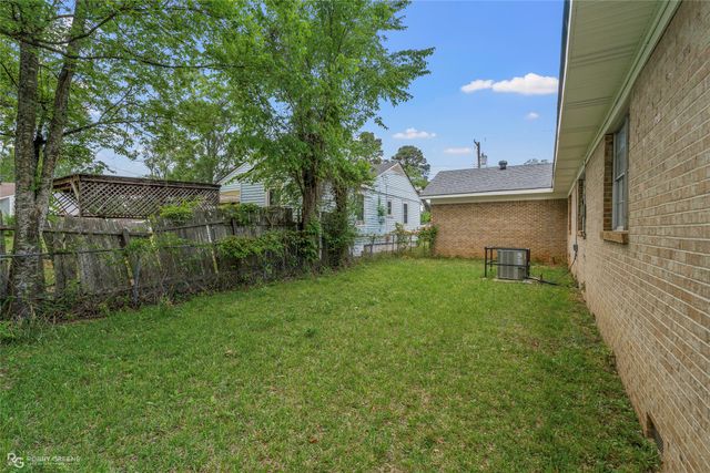 1930 Cross Lake Boulevard, Shreveport, LA 71109