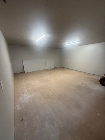 1930 Cross Lake Boulevard, Shreveport, LA 71109