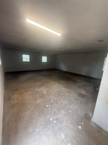1930 Cross Lake Boulevard, Shreveport, LA 71109
