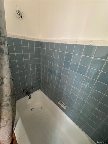 8874 Auburn Street, Detroit, MI 48228