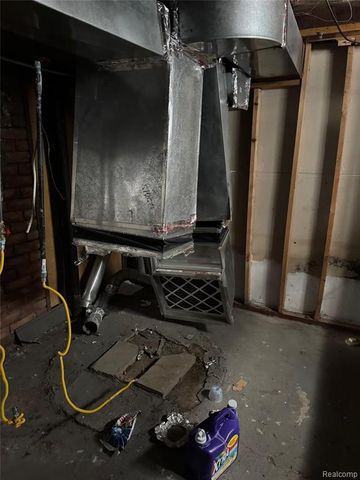 8874 Auburn Street, Detroit, MI 48228