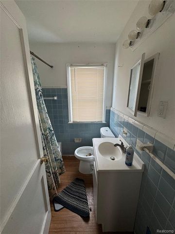 8874 Auburn Street, Detroit, MI 48228