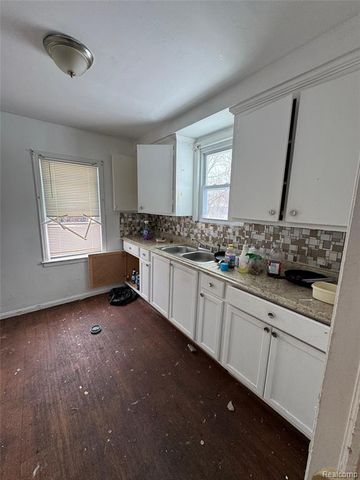 8874 Auburn Street, Detroit, MI 48228