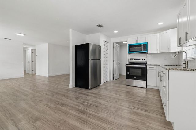 3706 BEECHWOOD BOULEVARD, Tampa, FL 33619