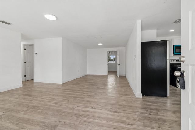 3706 BEECHWOOD BOULEVARD, Tampa, FL 33619