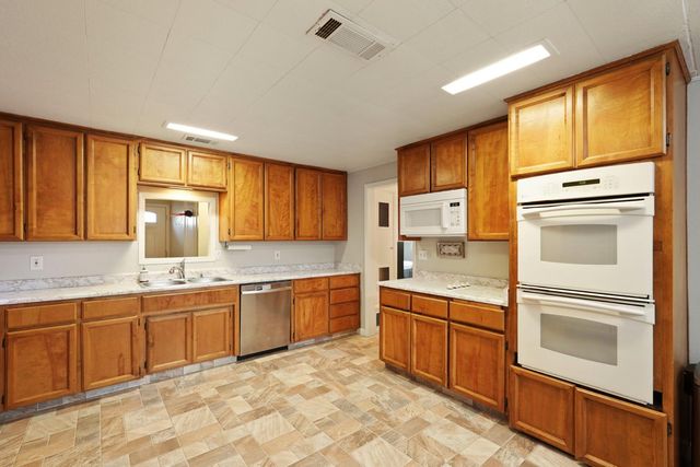 507 N Sunset Dr, Lodi, CA 95240