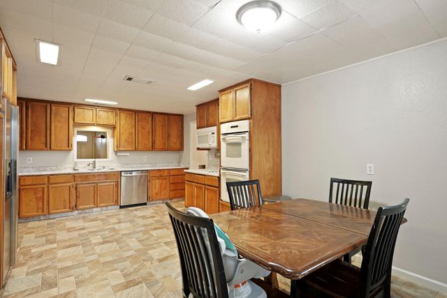 507 N Sunset Dr, Lodi, CA 95240