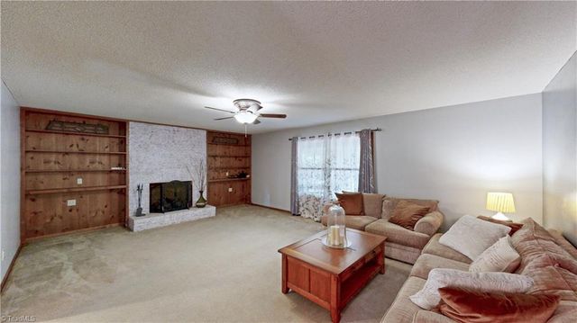 859 Lakeview Drive, Thomasville, NC 27360