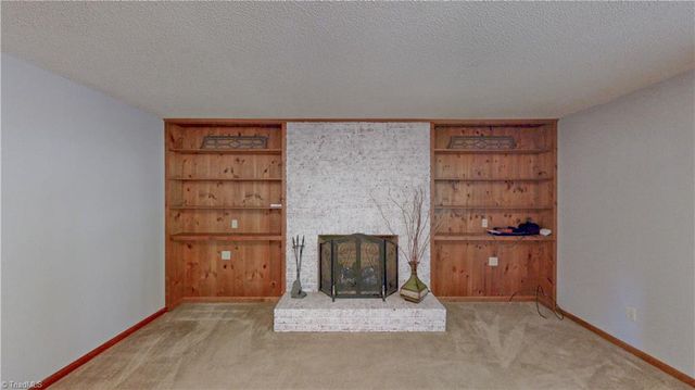 859 Lakeview Drive, Thomasville, NC 27360