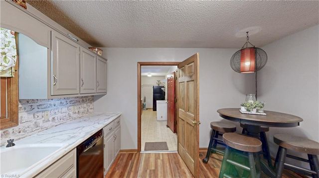 859 Lakeview Drive, Thomasville, NC 27360