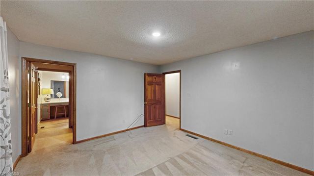 859 Lakeview Drive, Thomasville, NC 27360