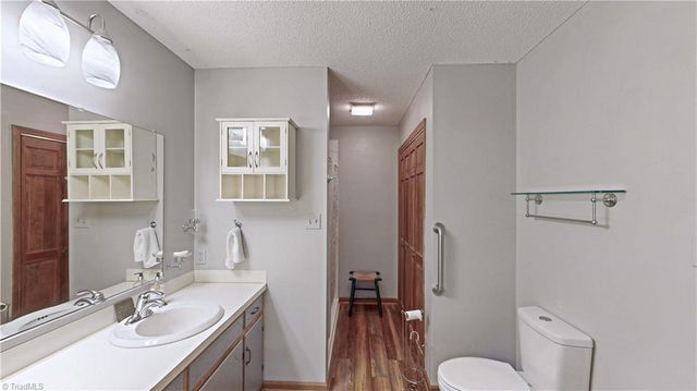 859 Lakeview Drive, Thomasville, NC 27360