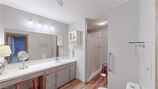 859 Lakeview Drive, Thomasville, NC 27360
