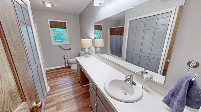 859 Lakeview Drive, Thomasville, NC 27360