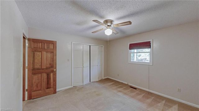 859 Lakeview Drive, Thomasville, NC 27360
