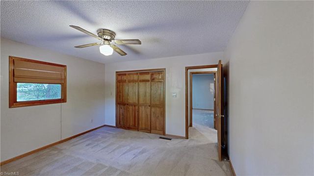 859 Lakeview Drive, Thomasville, NC 27360