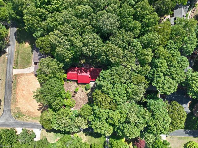 859 Lakeview Drive, Thomasville, NC 27360