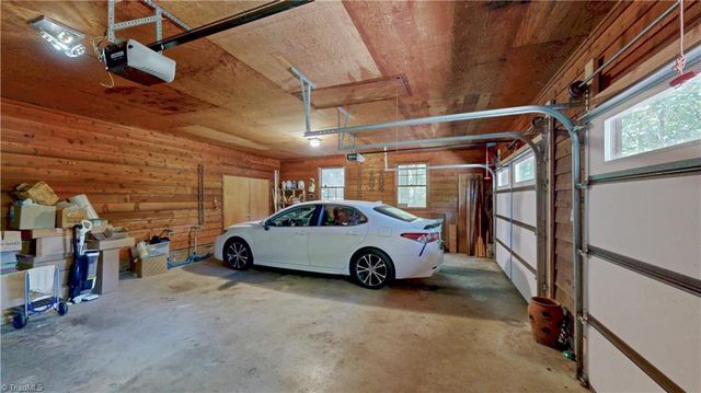 859 Lakeview Drive, Thomasville, NC 27360