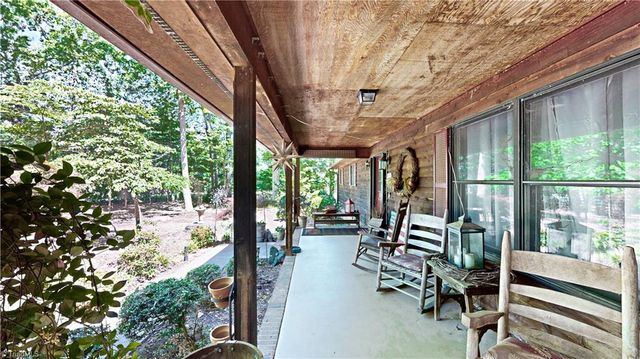 859 Lakeview Drive, Thomasville, NC 27360