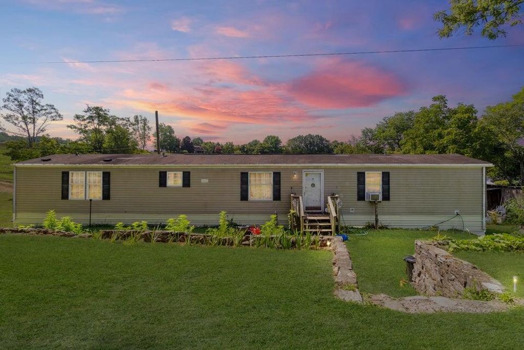 90 Windy Hill RD, Eagle Rock, VA 24085