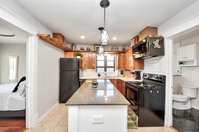 1810 Johnson Street, Houston, TX 77007