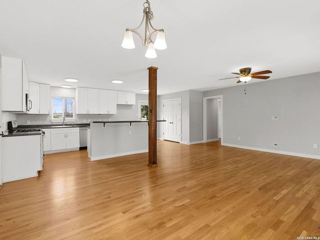 107 BLAKELEY DR, San Antonio, TX 78209
