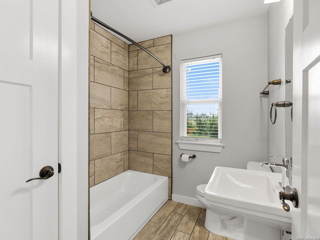 107 BLAKELEY DR, San Antonio, TX 78209