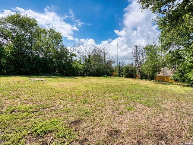 107 BLAKELEY DR, San Antonio, TX 78209