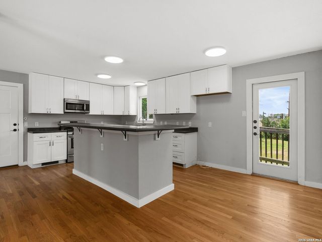 107 BLAKELEY DR, San Antonio, TX 78209