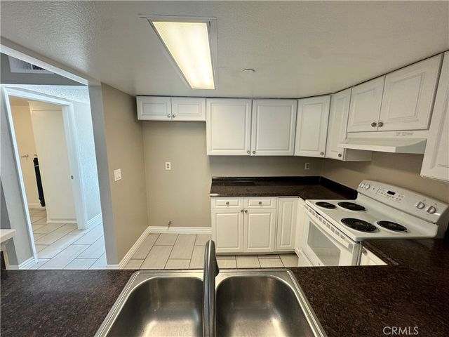 300 E Chestnut Avenue 301, Santa Ana, CA 92701