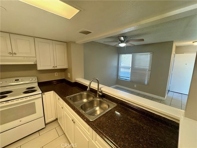 300 E Chestnut Avenue 301, Santa Ana, CA 92701