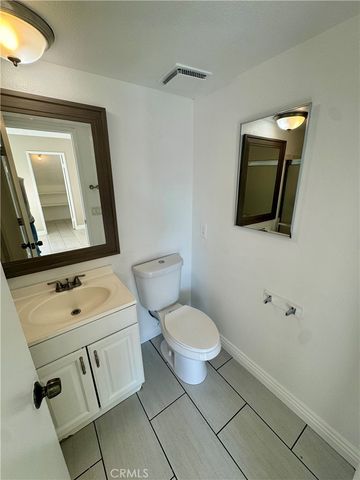 300 E Chestnut Avenue 301, Santa Ana, CA 92701