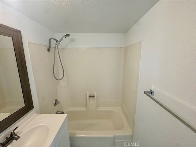300 E Chestnut Avenue 301, Santa Ana, CA 92701