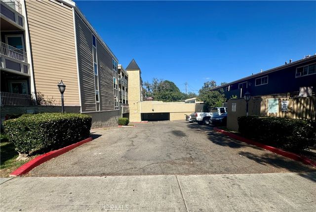 300 E Chestnut Avenue 301, Santa Ana, CA 92701