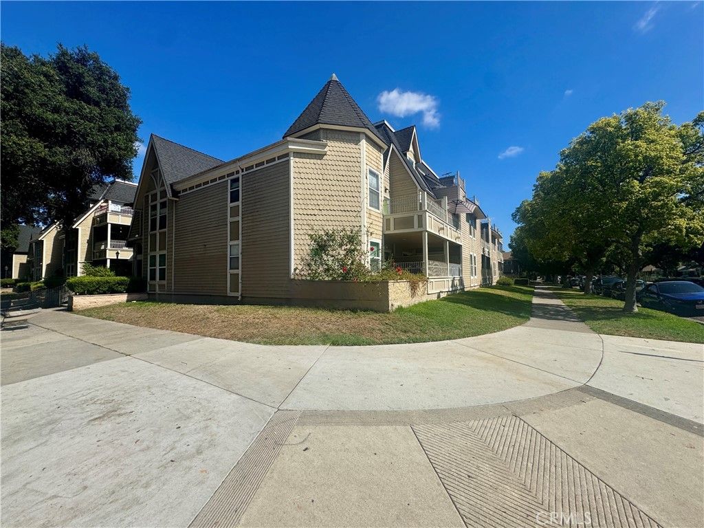 300 E Chestnut Avenue 301, Santa Ana, CA 92701